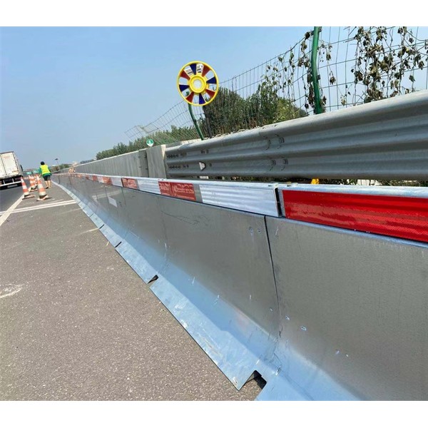 A级活动式钢护栏-- 桥梁防撞钢护栏